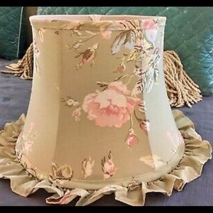 Rachel Ashwell floral castle lamp shade excellent condition